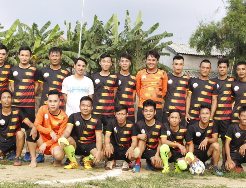 Giao hữu bóng đá giữa đội bóng Giới trẻ và Gia đình trẻ Gx Dương Sơn