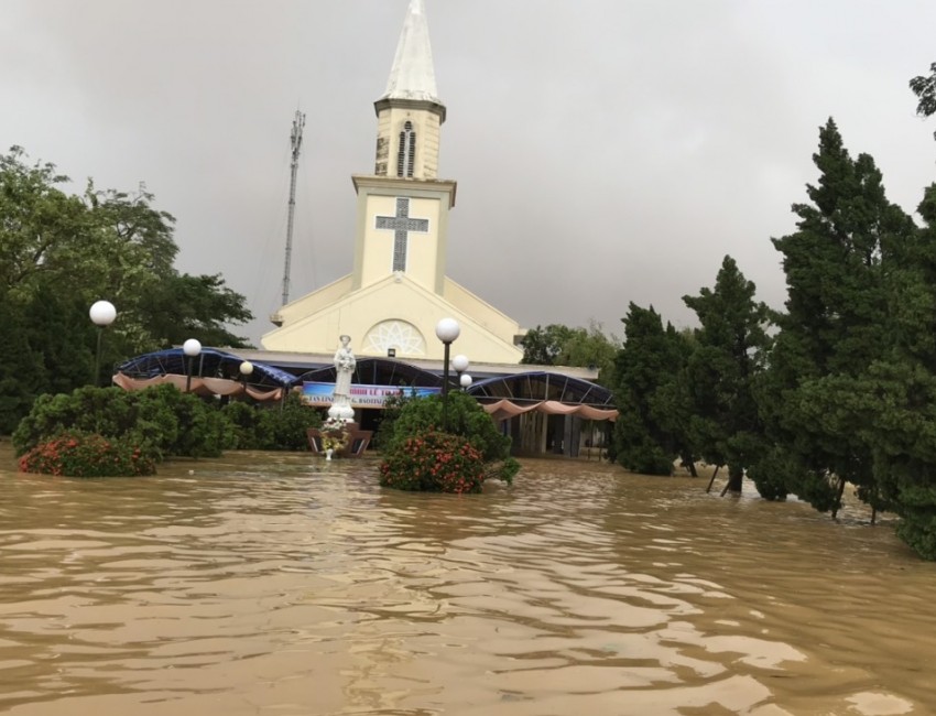 Hình ảnh lũ lụt tại Giáo xứ Dương Sơn 10.2020