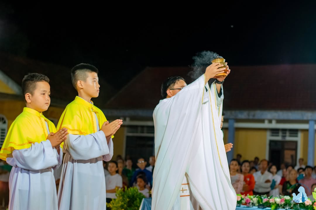 Hình ảnh Thánh lễ Bế Mạc Tháng Hoa tại Giáo xứ Dương Sơn