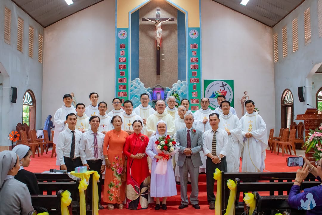 02.08.2025 - Hình ảnh Thánh lễ Tạ Ơn Hồng ân Vĩnh khấn của Nữ tu Elisabeth Phan Thị Phương Di