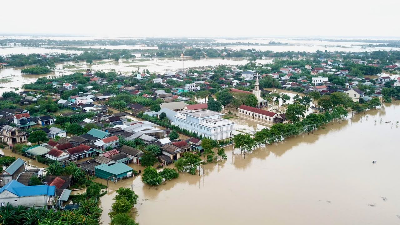 Giáo xứ Dương Sơn mênh mông trong biển nước - Lũ lụt 2025