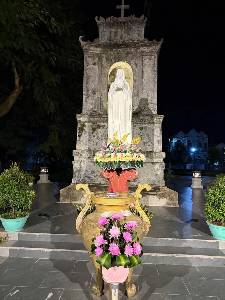 Giờ kinh Mân Côi bên Mẹ của cộng đoàn Giáo xứ Dương Sơn
