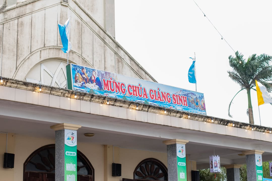 Không khí ẩm thực chợ quê & văn nghệ Giáng sinh 2025 tại Giáo xứ Dương Sơn