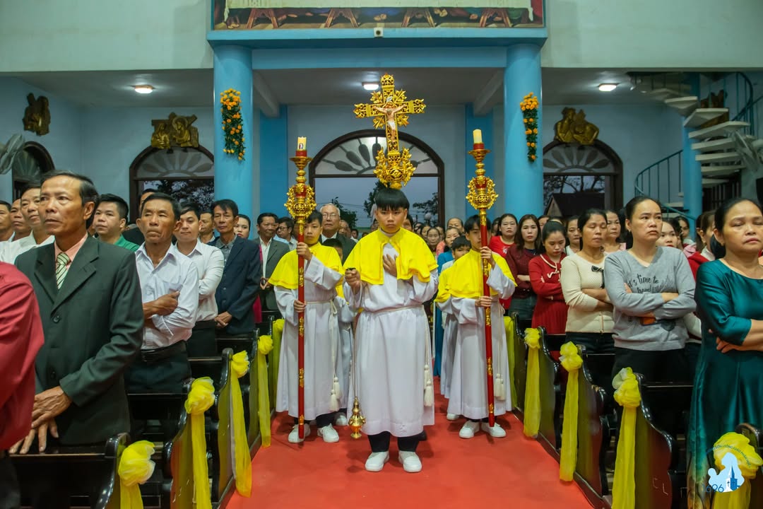 Hình ảnh: MỒNG HAI TẾT