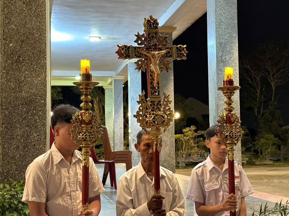 ĐÀNG THÁNH GIÁ MÙA CHAY