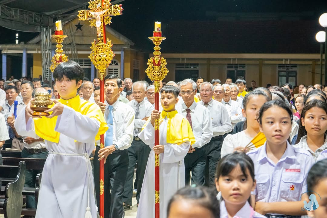 THỨ NĂM TUẦN THÁNH - THÁNH LỄ TIỆC LY: CHIẾC BÁNH TÌNH YÊU 