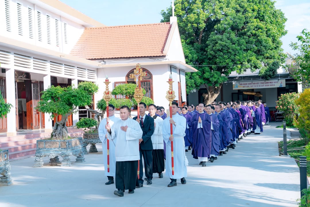 Hình ảnh: THÁNH LỄ AN TÁNG BÀ CỐ ISAVE ,THÂN MẪU CỦA CHA TĐD BARNABA TRẦN ĐÌNH PHỤC, DO ĐỨC TGM GIUSE ĐẶNG ĐỨC NGÂN CHỦ TẾ