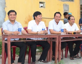 Hình ảnh giao hữu bóng đá Quý Cha, Quý Thầy Hạt Hương Quảng Phong với đội tuyển Giáo xứ.